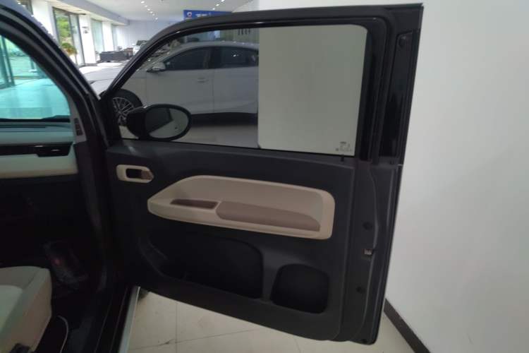 Used Chery QQ Ice Cream 2024 Youth Edition 205km Milkshake