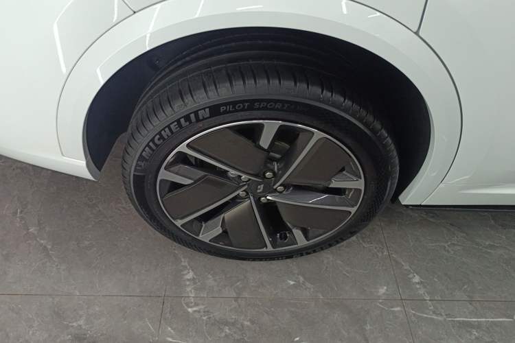 Used Li Auto L9 2025 Ultra Smart Refreshed Edition
