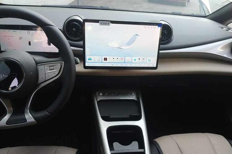 Used BYD Dolphin 2025 Smart Drive Version 420 km Freedom Edition