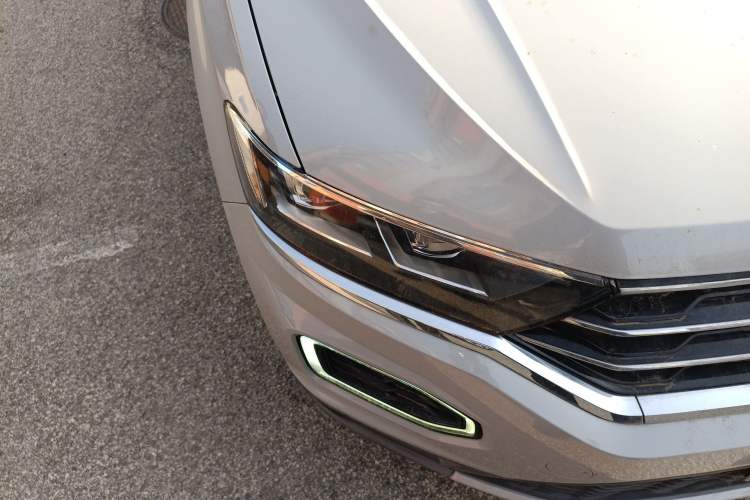 Used Volkswagen T-ROC 2018 280TSI DSG Two-Wheel-Drive Luxury Version China V Emission Standard
