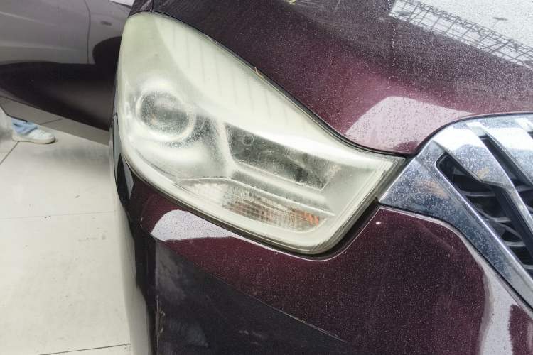 Used Haima V70 2016 1.5T Automatic "Comfort & Enjoyment" 6-Seater Right Front Headlight