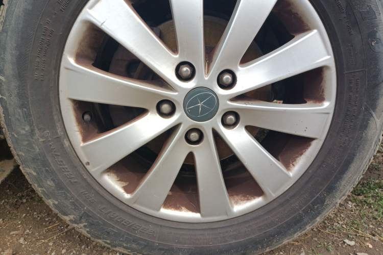 Used JAC Group Refine M5 2013 2.0T Gasoline Automatic Business Edition Right Front Wheel Hub