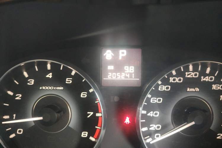 Used Subaru Outback 2011 2.5i Luxury Edition Odometer Close Up