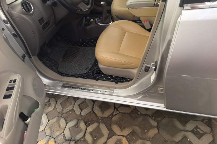 Used Nissan Sunny 2011 1.5XE Manual Comfort Edition Driver Seat