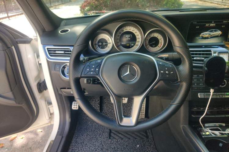 Used Mercedes-Benz E-Class 2015 Restyled E 260 L Sport Edition Steering Wheel