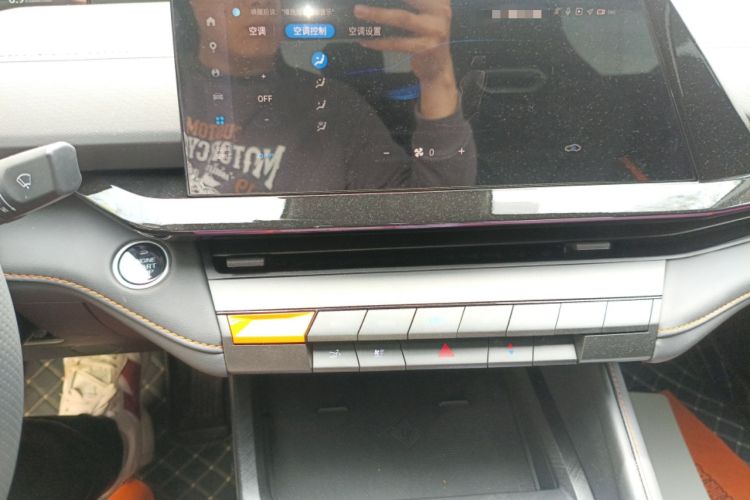 Used CHANGAN UNI-V 2025 1.5T 500Bar High-Energy Version Audio And AC Panel