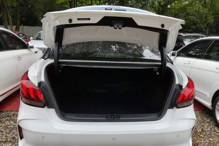 Used MG 5 2023 180 DVVT CVT Luxury Edition Trunk