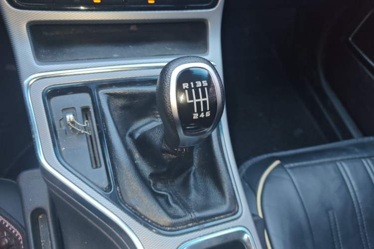 Used Geely Auto Emgrand GL 2018 1.8L Manual Elite Smart Connectivity Version Gear Lever