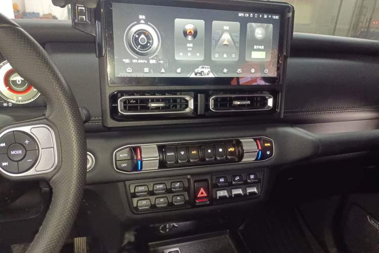 Used 212 T01 2024 2.0T Explorer
