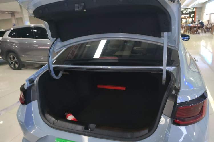 Used Geely Auto Emgrand L HiP 2022 1.5TD-DHT Pro 100KM Super Rui Trunk