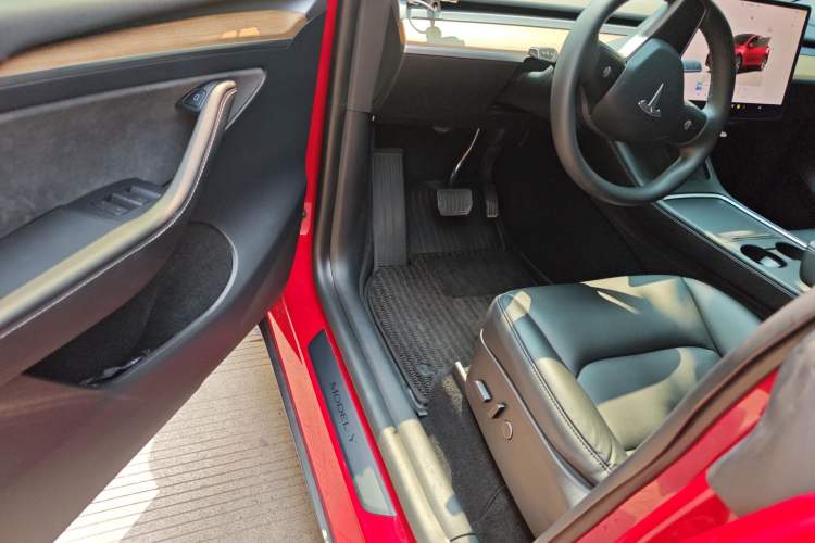 Used Tesla Model Y 2022 Rear-Wheel-Drive Version
