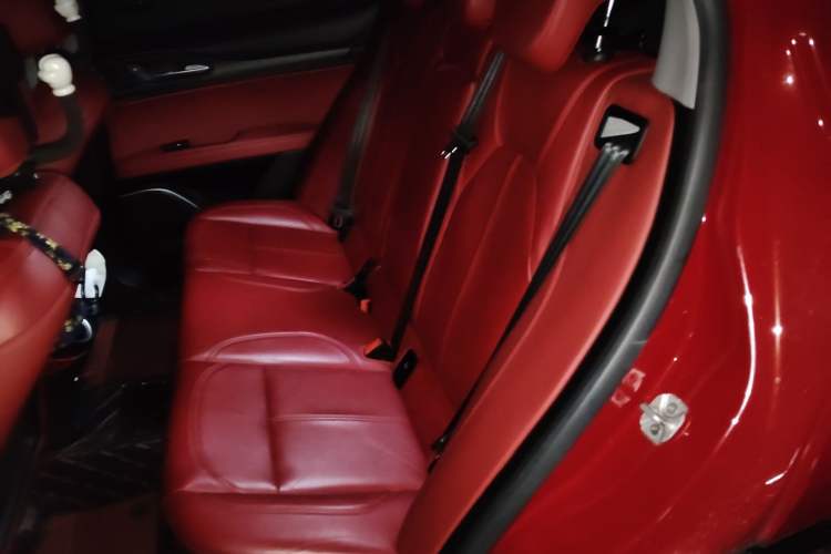 Used Alfa Romeo Stelvio 2017 2.0T 280HP Luxury Edition Left Rear Seat