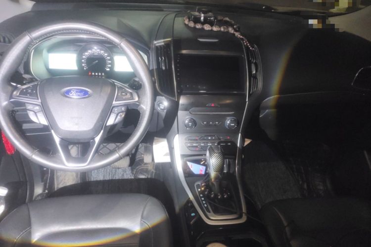 Used Ford Edge 2015 2.0T GTDi 4x4 High-Grade Model Center Console