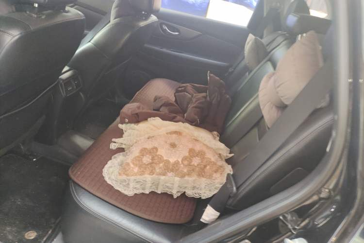 Used Nissan X-Trail 2015 2.0L CVT Comfort MAX Edition 2WD Left Rear Seat