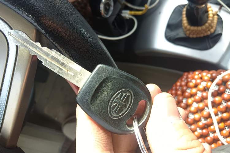 Used Oley 2012 Sedan 1.5L Manual Comfort Model Vehicle Key