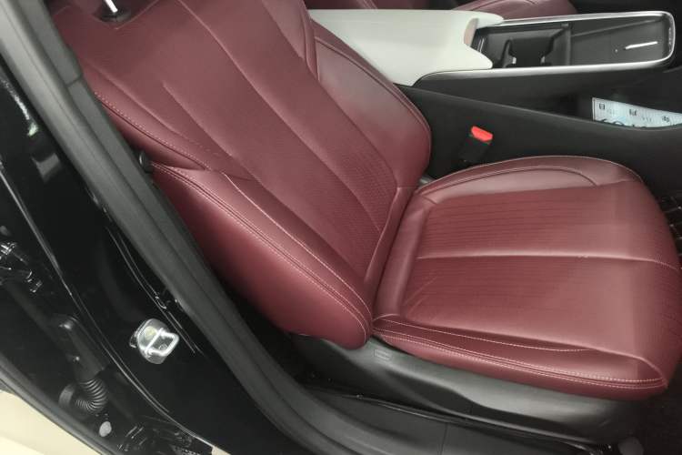 Used Buick LaCrosse 2023 28T Prestige Edition Right Front Seat