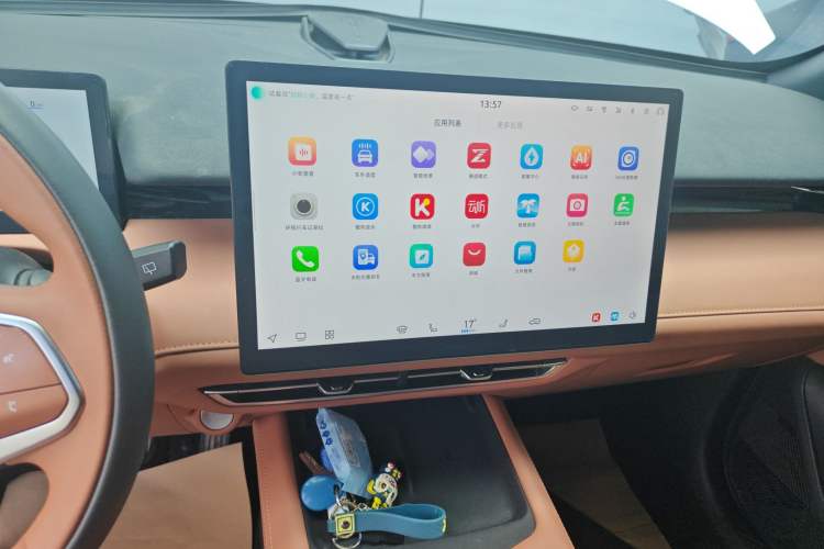 Used CHANGAN UNI-Z New Energy 2025 Model, Smart New Blue Whale 125km Battleship+ Version Audio And AC Panel