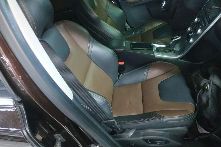 Used Volvo XC60 2017 T5 AWD Smart Upgrade Edition Right Front Seat