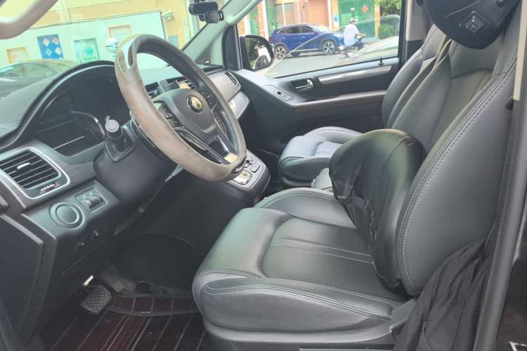 Used SAIC MAXUS G10 2021 2.0T Automatic Elite Edition Diesel 9-Seater