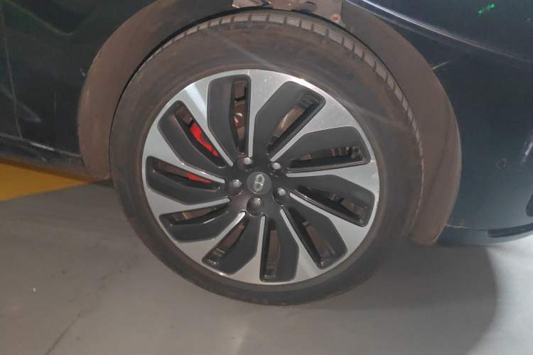 Used Hima AITO M5 2022 Extended-Range Four-Wheel Drive Flagship Edition Right Front Wheel Hub