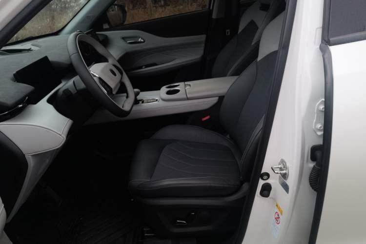 Used CHANGAN UNI-Z New Energy 2024 Blue Whale Smart Electric iDD 125km Beyond Edition