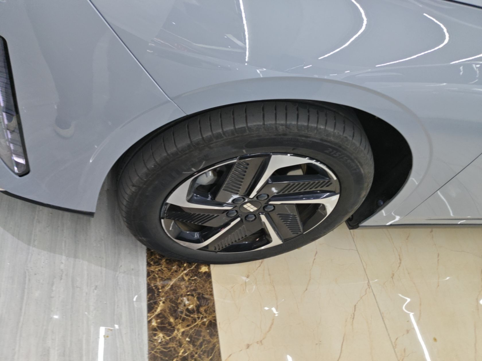 Geely Galaxy L6 2025 EM-i 140km Explorer+ Edition — снимка 10