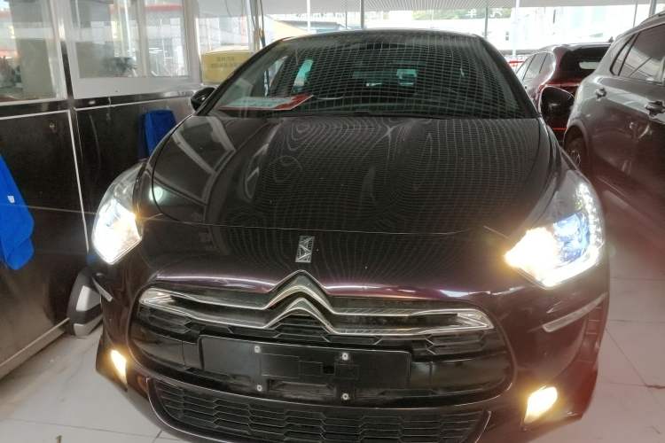 Used DS 5 2014 1.6T Luxury Edition THP160
