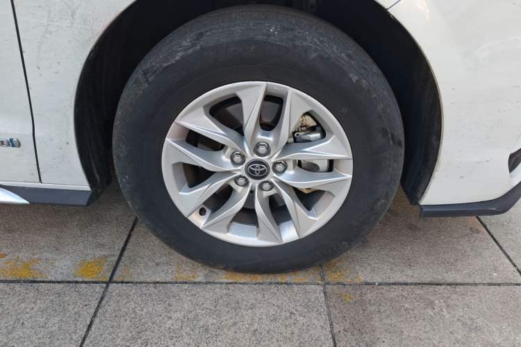 Used Toyota Granvia 2023 2.5L Hybrid Comfort Edition Right Front Wheel Hub