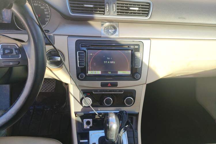 Used Volkswagen Magotan 2012 Revised Version 1.8TSI Leading Edition Audio And AC Panel