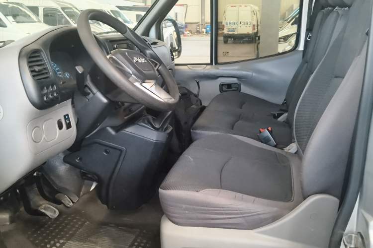 Used JMC Transit 2019 2.8T Commercial Version Short Wheelbase Mid-Roof 6-Seater China VI JX493
