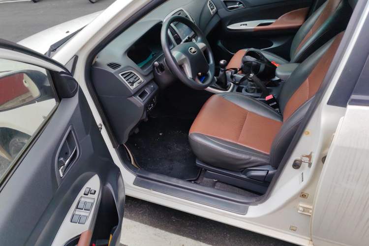 Used BYD F3 2015 Energy-Saving Edition 1.5L Manual Luxury Model Driver Seat