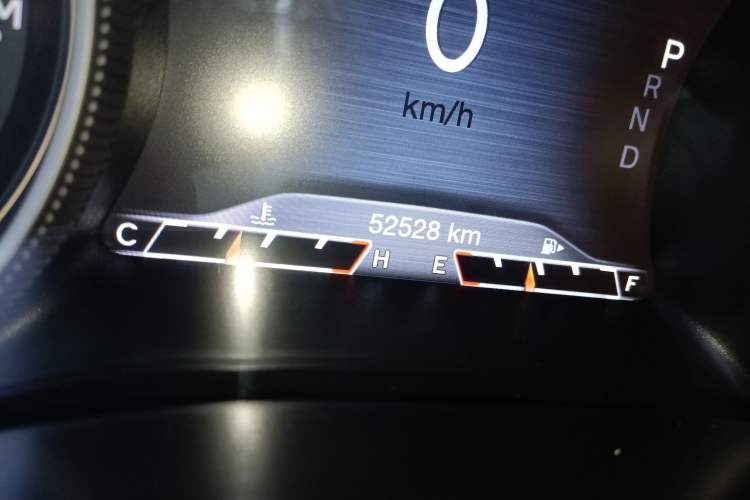 Used Jeep Cherokee 2020 2.0L Two-Wheel Drive Classic Sports Edition Odometer Close Up