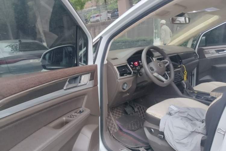 Used Volkswagen Viloran 2020 330TSI Business Edition Driver Seat