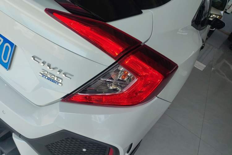 Used Honda Civic 2016 220TURBO CVT Luxury Edition
