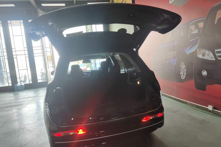 Used Landian E5 2024 Honor Edition 100KM Comfort Model 7 Seats Trunk