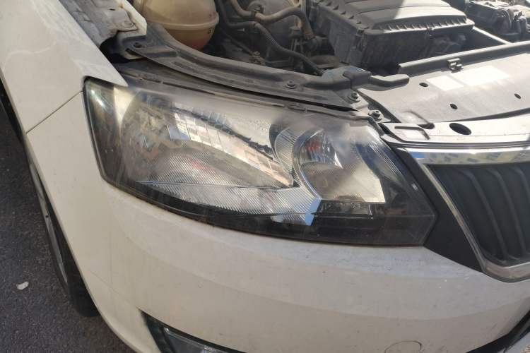 Used Skoda Rapid 2013 1.6L Manual Smart Selection Model