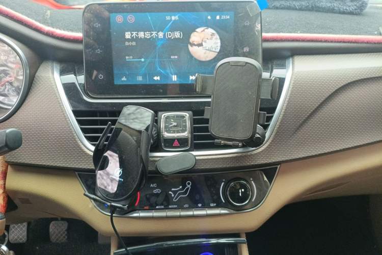 Used Baojun 730 2017 1.5T Manual Style 7 Seats China V