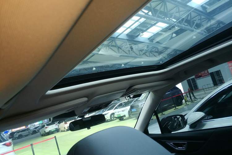 Used Subaru Forester 2022 2.0i AWD Luxury Edition EyeSight Headliner