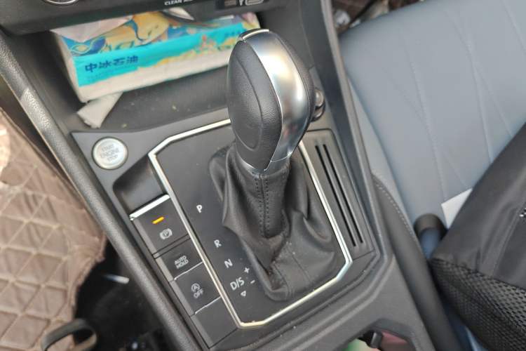 Used Volkswagen Lavida 2023 1.5L Automatic 5 Million Edition Gear Lever