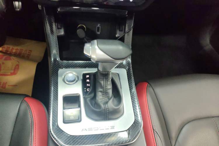 Used Dongfeng Aeolus Yixuan 2020 230T Automatic Glare-Proof Dark Knight Edition Gear Lever