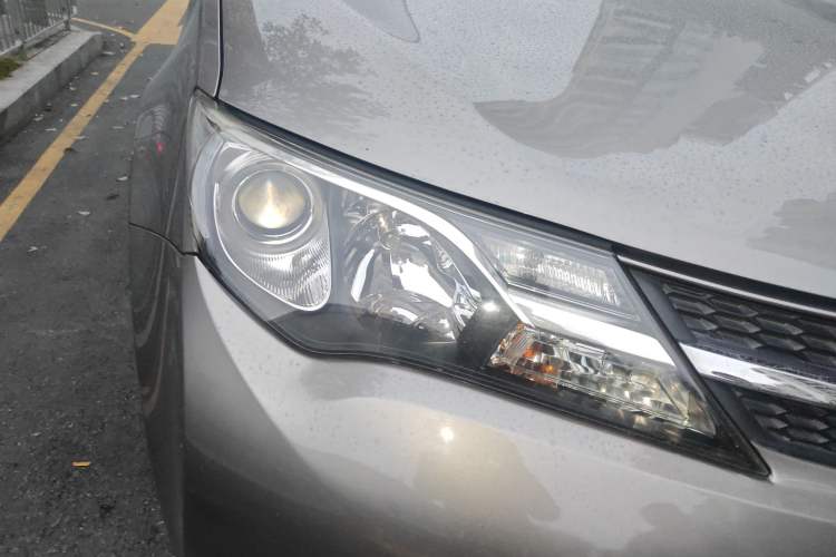 Used Toyota RAV4 2015 2.0L CVT Two-Wheel Drive Fashion Edition