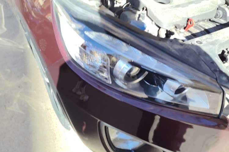 Used Kia Sorento 2015 Sorento L 2.4L Gasoline 4WD Elite Edition 5 Seats China V Emission Standard Right Front Headlight