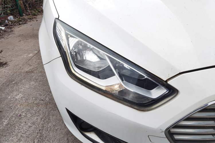 Used Ford Escort 2015 1.5L Automatic Fashion Model Right Front Headlight