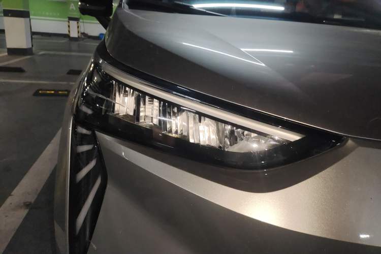 Used AION Y 2022 70 Enjoyment Edition Lithium Iron Phosphate Right Front Headlight