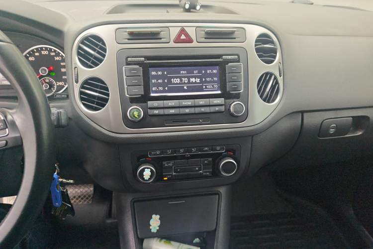 Used Volkswagen Tiguan 2012 1.8TSI Automatic Two-Wheel Drive Trend Edition Audio And AC Panel