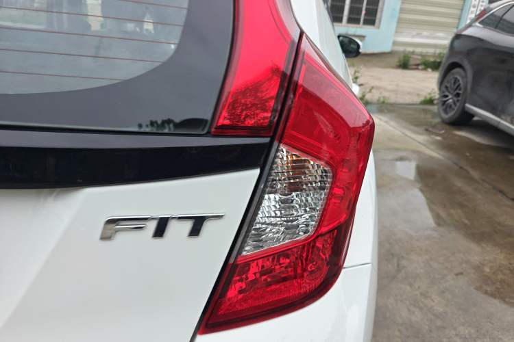 Used Honda Fit 2014 1.5L LX CVT Comfort Model Right Rear Taillight