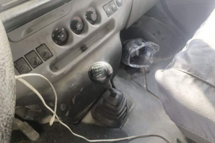 Used Ford Classic Transit 2013 2.8T Revised Diesel Standard Version with Short Wheelbase and Mid-Roof – JX493ZLQ4