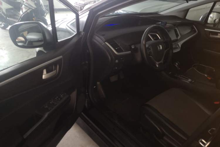Used Honda Jade 2013 1.8L automatic Comfort version 5 seats