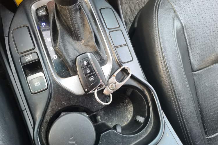 Used Hyundai Santa Fe 2013 Revised Version 2.4L Automatic All-Wheel Drive Luxury Trim