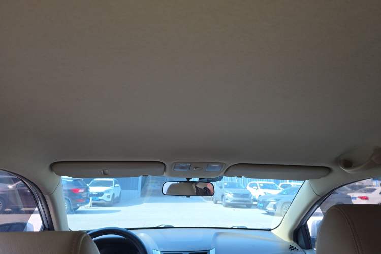 Used Hyundai Verna (older generation) 2010 Sedan 1.4L Manual Comfort GS Headliner